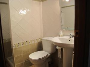 Ванная комната в Casa Rural Santa Barbara +4 фотографии
