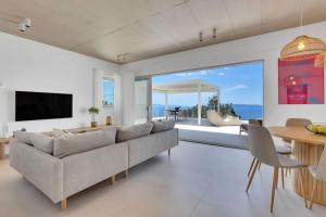 TV a/nebo společenská místnost v ubytování Villa Ester - Stunning View ! - Makarska Exklusiv