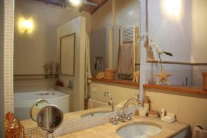 Et badeværelse på Pietra E Glicine B&B