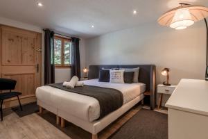 Postel nebo postele na pokoji v ubytování Balcon De l Europe - Jacuzzi prive - Vues