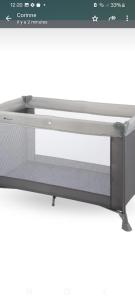 Una mesa de cristal con un cajón sobre un fondo blanco. en Studio meuble bord de mer, en Bormes-les-Mimosas