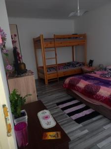 Postel nebo postele na pokoji v ubytování Grevia Apartmanok