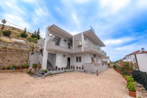 a large white house with a yard at Villa Kale in Sarandë
