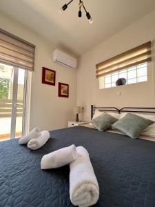 a bedroom with two white towels on a bed at La Terra Luxury apartment in Kiveri