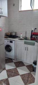 Kuchyň nebo kuchyňský kout v ubytování ოცნების სახლი dream house