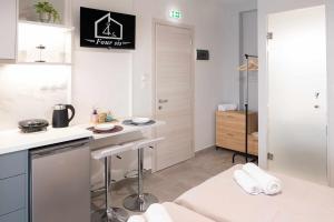 Postel nebo postele na pokoji v ubytování four sis rooms + 37 fotografií
