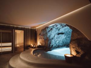 Bazén v ubytovaní Asty Mykonos Hotel & Spa - World of One Hotel Group alebo v jeho blízkosti