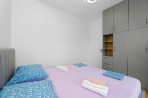 Ένα ή περισσότερα κρεβάτια σε δωμάτιο στο Mirjam Apartman