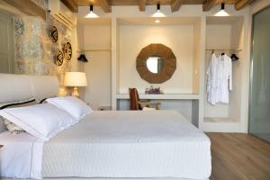 Postel nebo postele na pokoji v ubytování Akrolithi Guesthouse