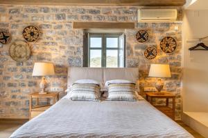 Postel nebo postele na pokoji v ubytování Akrolithi Guesthouse