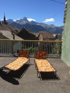 Una imagen general de la montaña o una montaña tomada desde la casa de vacaciones