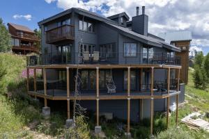 Tòa nhà nơi căn hộ tọa lạc