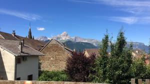 Una imagen general de la montaña o una montaña tomada desde la casa de vacaciones