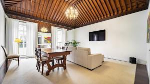 a living room with a dining room table and a couch at CASA de FORO - Apartamentos Turísticos in Angra do Heroísmo