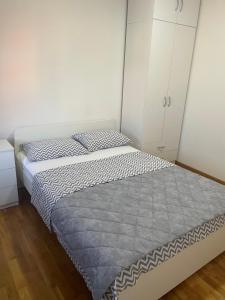 Imagem da galeria de Casa Mia Apartments - Modern - Comfortable Stays 5 Min from Airport - Transport Possible em Ledine