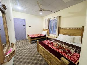 Postel nebo postele na pokoji v ubytování MANOKUR - E- BASA HOTEl