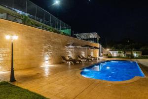 Bazén v ubytování Amour Relax Hotel nebo v jeho okolí