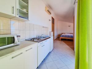 Kuchyň nebo kuchyňský kout v ubytování Apartments Maria