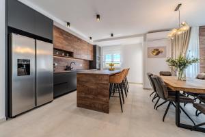 Dapur atau dapur kecil di New Luxury Villa with private pool - by TA Leut Agency