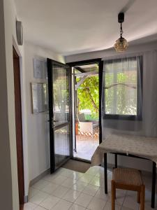 a dining room with a table and a sliding glass door at Jasna in Poreč