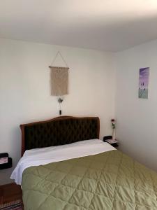 a bedroom with a bed with a green and white bedspread at Jasna in Poreč