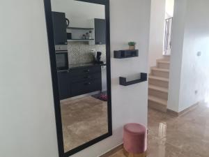 Kuchyňa alebo kuchynka v ubytovaní Luxury apartment Duće with private pool