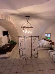 A television and/or entertainment centre at La Cantina Guest House