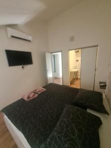 Posteľ alebo postele v izbe v ubytovaní Luxury apartment Duće with private pool