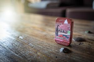 a bottle of ketchup sitting on a wooden table at Chalet La Souris, chaleureux avec vue panoramique in Gérardmer