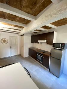 Η κουζίνα ή μικρή κουζίνα στο Studio au calme en plein coeur d'Ajaccio +3 φωτογραφίες