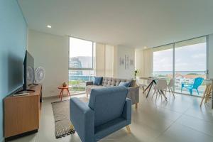 TV a/nebo společenská místnost v ubytování Encanto Rentals at Sunno Beach