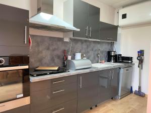 Fotografia z galérie ubytovania Appartement T2 à Balaruc-les-Bains: climatisé, wifi, garage, proche Thermes, 3 étoiles - FR-1-553-222 v destinácii Balaruc-les-Bains
