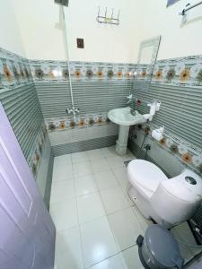 Koupelna v ubytování MANOKUR - E- BASA HOTEl