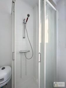 Et badeværelse på Digue de Mer - Appt Vue Mer 3CH Balcon, Bray-Dunes + 18 billeder