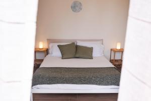 Postel nebo postele na pokoji v ubytování Rifugio Etna Soul Camere con bagno privato