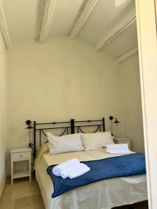 a bedroom with a bed with two towels on it at Casa Michela in Noto