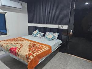 Gallery image of Midnight Black By BnBGuys in Orchha