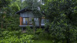 Crystal Kuruva Nature Resort & Spa外面的花园