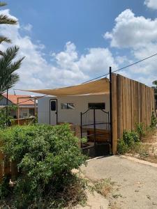 Gallery image of קרוואן משקיף לים in HaBonim