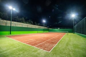 Tenis a/nebo squash v ubytování Amour Relax Hotel nebo okolí