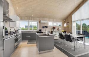 Køkken eller tekøkken på Holiday Home Jordbærvej Tarm Iv