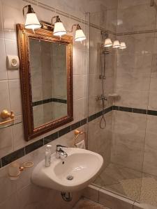 Phòng tắm tại Melinda Villa +28 ảnh