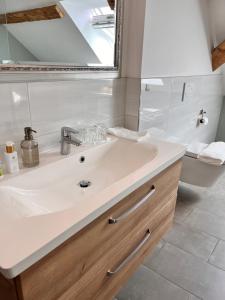 Vannituba majutusasutuses Weingut & Gästezimmer Weißenbacher