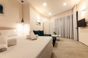 a hotel room with a large bed and a couch at Boutique apartments Myesis in Samothráki
