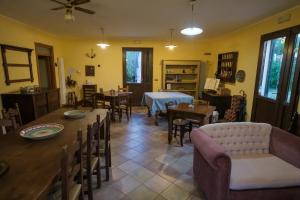 a living room with a table and chairs at Agriturismo Niccoland in Grosseto
