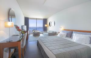 Postel nebo postele na pokoji v ubytování VidaMar Resort Hotel Madeira