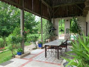 a patio with a table and chairs in a yard at Les Bertaulières in Bossay-sur-Claise