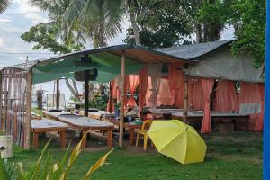 Zahrada ubytování Summer Homes Beach Front Resort and Cottages Port Barton