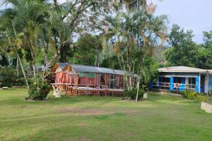 Zahrada ubytování Summer Homes Beach Front Resort and Cottages Port Barton