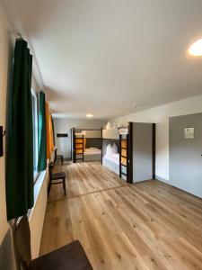 Hostel Balingen客房内的一张或多张床位